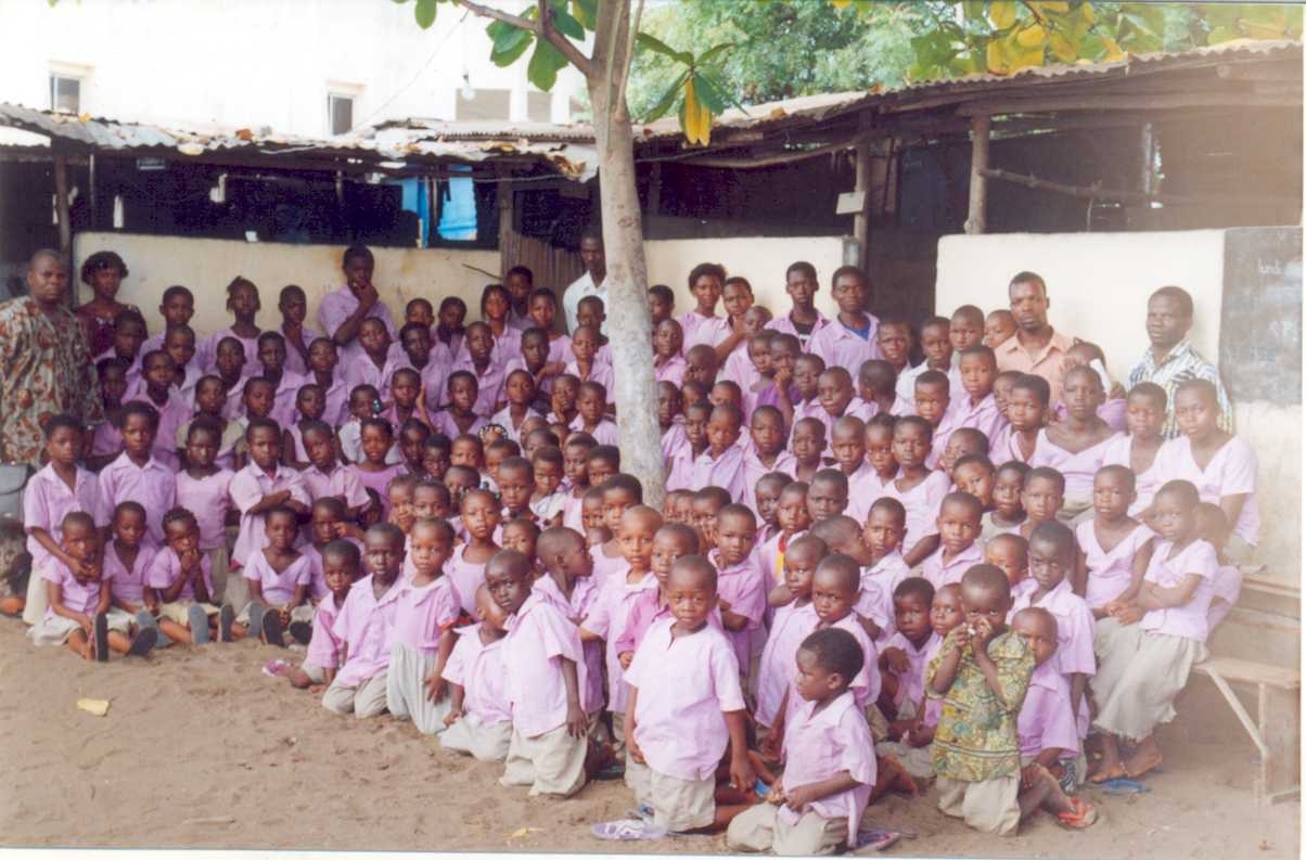 Sika with children at a Lomé school